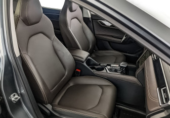 Подержанный автомобиль JAC J7 2021 года (11 фото)