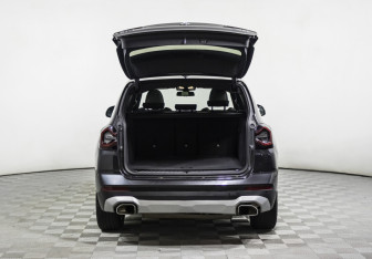 Подержанный автомобиль BMW X3 2023 года (19 фото)