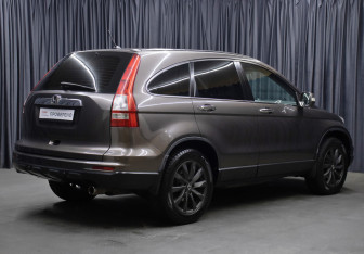 Подержанный автомобиль Honda CR-V 2012 года (5 фото)