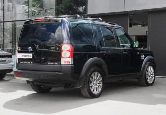 Подержанный автомобиль Land Rover Discovery 2013 года (4 фото)
