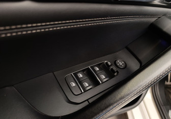 Подержанный автомобиль BMW X6 2020 года (11 фото)