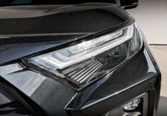 Подержанный автомобиль Toyota RAV4 2024 года (17 фото)