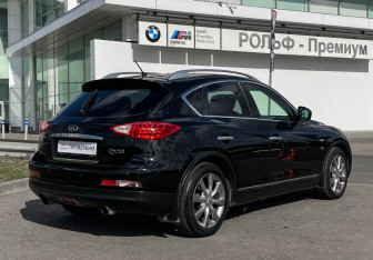 Подержанный автомобиль Infiniti QX50 2013 года (5 фото)