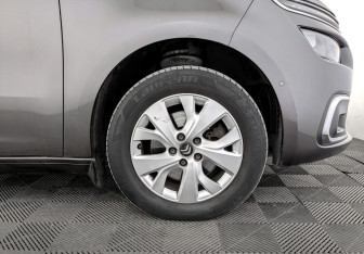 Подержанный автомобиль Citroen C4 Picasso 2017 года (18 фото)