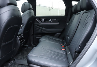 Подержанный автомобиль Chery Tiggo 9 2024 года (10 фото)