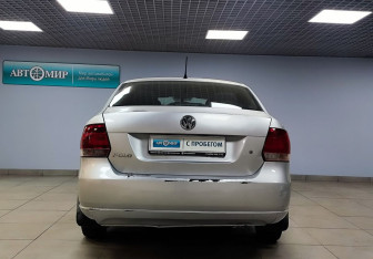 Подержанный автомобиль Volkswagen Polo Sedan 2013 года (6 фото)