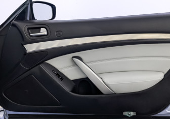 Подержанный автомобиль Infiniti G Convertible 2011 года (25 фото)