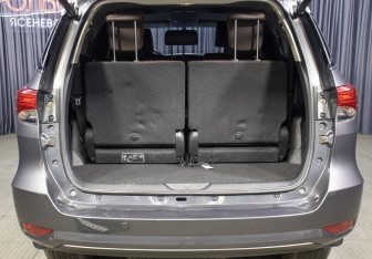 Подержанный автомобиль Toyota Fortuner 2018 года (10 фото)