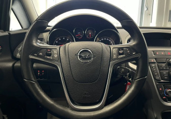 Подержанный автомобиль Opel Astra Hatchback 2012 года (14 фото)