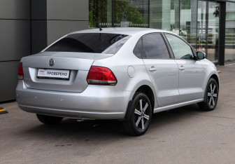 Подержанный автомобиль Volkswagen Polo Sedan 2014 года (5 фото)