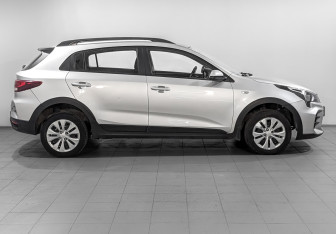 Подержанный автомобиль Kia Rio Hatchback 2021 года (4 фото)