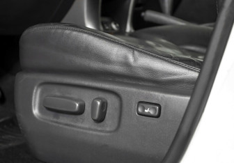 Подержанный автомобиль Toyota RAV4 2011 года (14 фото)