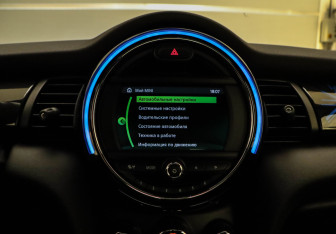 Подержанный автомобиль MINI Hatch 2021 года (22 фото)