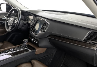Подержанный автомобиль Volvo XC90 2019 года (13 фото)