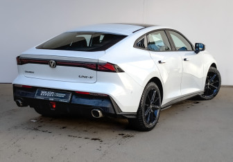Подержанный автомобиль Changan UNI-V 2024 года (5 фото)