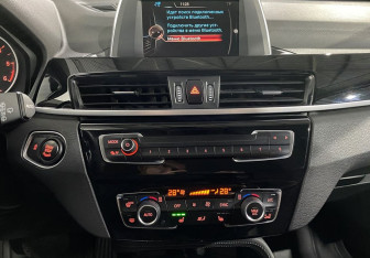 Подержанный автомобиль BMW X1 2017 года (14 фото)