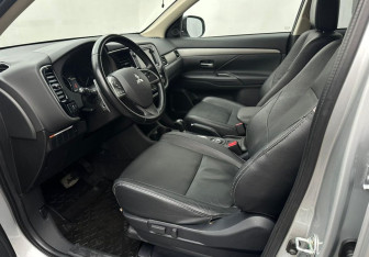 Подержанный автомобиль Mitsubishi Outlander 2014 года (9 фото)