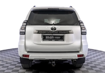 Подержанный автомобиль Toyota Land Cruiser Prado 2021 года (6 фото)