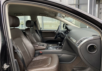 Подержанный автомобиль Audi Q7 2014 года (25 фото)