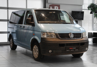 Подержанный автомобиль Volkswagen Transporter Van 2005 года (3 фото)
