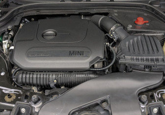 Подержанный автомобиль MINI Hatch 2019 года (9 фото)