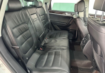 Подержанный автомобиль Volkswagen Touareg 2013 года (10 фото)