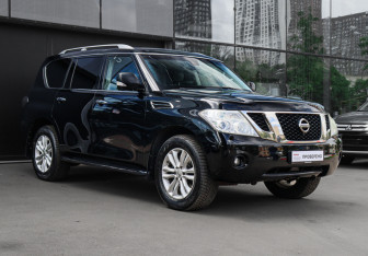 Подержанный автомобиль Nissan Patrol 2010 года (3 фото)