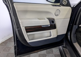 Подержанный автомобиль Land Rover Range Rover 2015 года (18 фото)