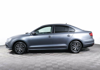 Подержанный автомобиль Volkswagen Jetta Sedan 2016 года (3 фото)