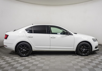 Подержанный автомобиль Skoda Octavia Liftback 2018 года (4 фото)
