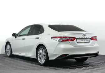 Подержанный автомобиль Toyota Camry Sedan 2018 года (7 фото)