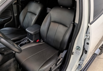 Подержанный автомобиль Mitsubishi L200 2022 года (20 фото)