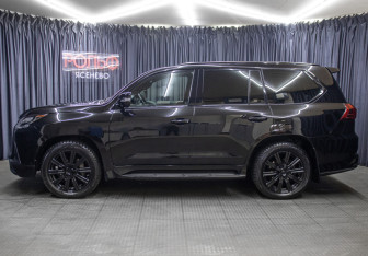 Подержанный автомобиль Lexus LX 2015 года (8 фото)