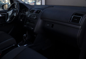Подержанный автомобиль Volkswagen Touran 2011 года (9 фото)