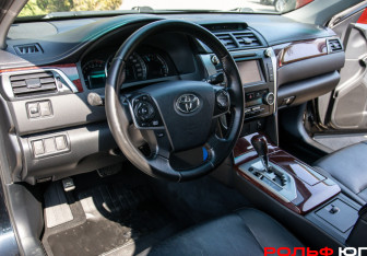 Подержанный автомобиль Toyota Camry Sedan 2013 года (14 фото)