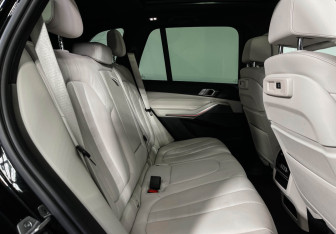 Подержанный автомобиль BMW X5 2022 года (14 фото)