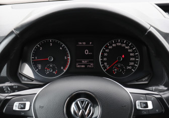Подержанный автомобиль Volkswagen Amarok 2016 года (11 фото)