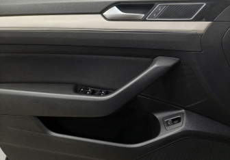 Подержанный автомобиль Volkswagen Passat Sedan 2017 года (15 фото)