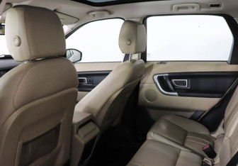 Подержанный автомобиль Land Rover Discovery Sport 2015 года (12 фото)