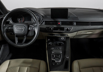 Подержанный автомобиль Audi A4 Sedan 2019 года (12 фото)