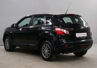 Подержанный автомобиль Nissan Qashqai 2012 года (5 фото)