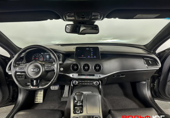 Подержанный автомобиль Kia Stinger 2018 года (12 фото)