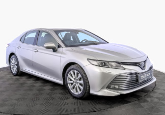 Подержанный автомобиль Toyota Camry Sedan 2019 года (3 фото)