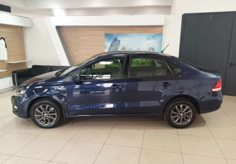 Подержанный автомобиль Volkswagen Polo Sedan 2016 года (8 фото)