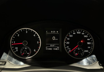 Подержанный автомобиль Volkswagen Tiguan 2012 года (19 фото)