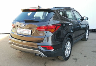 Подержанный автомобиль Hyundai Santa Fe 2017 года (5 фото)