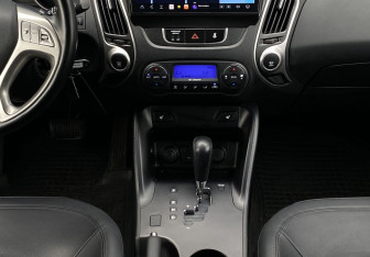 Подержанный автомобиль Hyundai ix35 2012 года (13 фото)