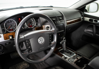 Подержанный автомобиль Volkswagen Touareg 2009 года (13 фото)