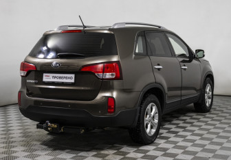 Подержанный автомобиль Kia Sorento 2015 года (5 фото)