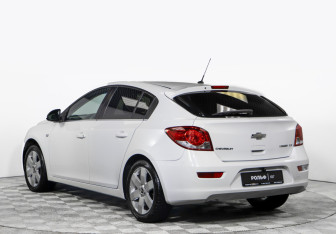 Подержанный автомобиль Chevrolet Cruze Hatchback 2012 года (5 фото)